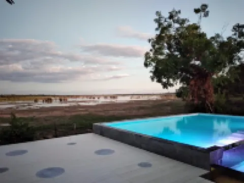 คิงฟิชเชอร์ อีโคลอดจ์ โรงแรมในเมือง จำปาสัก