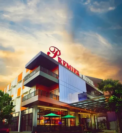 Premiere Hotel Tegal Отели рядом с достопримечательностью «Tek Hay Kiong Temple»