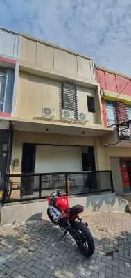 Pringgondani Guest House at Pandanaran Hills Semarang Hotels in Tembalang