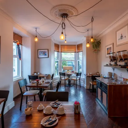 Holly Lodge Guest House with Free Off Site Health Club