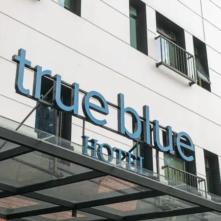 True Blue Hotel Menteng Отели рядом с достопримечательностью «Посольство Египта»