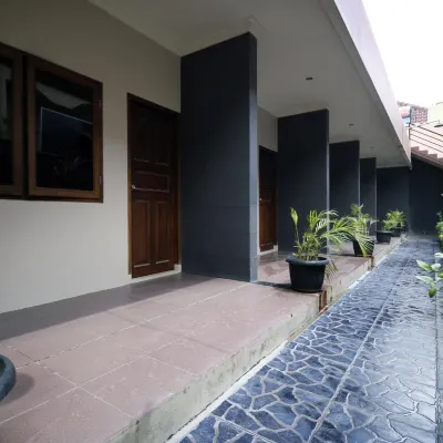 Safina Inn Syariah Sekupang Batam Hotels near Batam International University