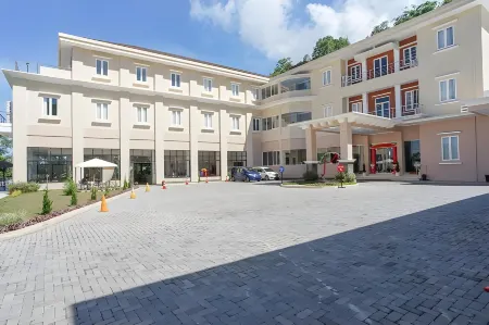 Hotel Villa Emitta Отели в г. Minahasa Regency