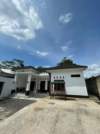 RaNa Homestay Temanggung Отели в г. Kranggan