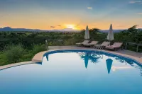 Escarpment Luxury Lodge Manyara - Pools