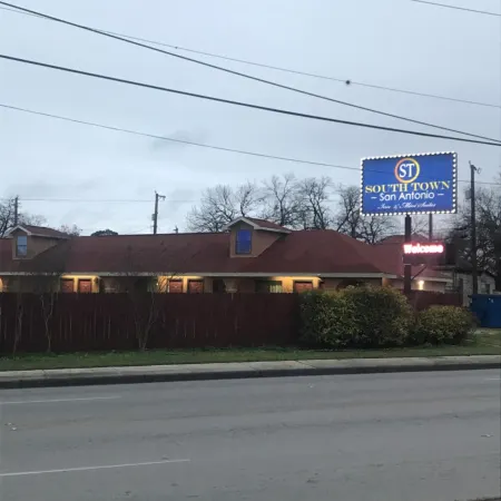 SouthTown S.A. Inn