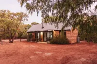 Bussells Bushland Cottages - parking