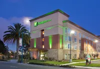 Holiday Inn & Suites Oakland - Airport