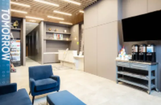 La Quinta Inn & Suites by Wyndham Times Square South