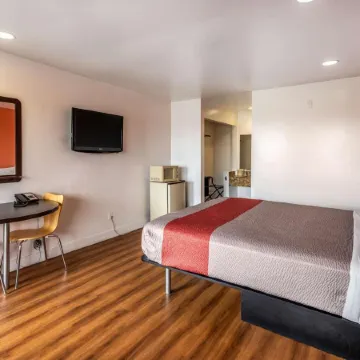 Motel 6 Gardena, CA - South