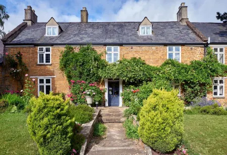 Easington Guest House Отели в г. Суолклифф