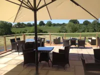 The Throckmorton Hotels in Arrow with Weethley