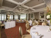 The Birchwood Hotels near 400 Beach