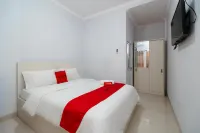 RedDoorz Plus Near Soekarno Hatta Airport Taman Mahkota