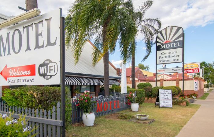 Country Pathfinder Motor Inn