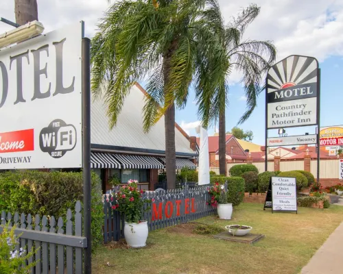 Country Pathfinder Motor Inn Hotels in Dalby