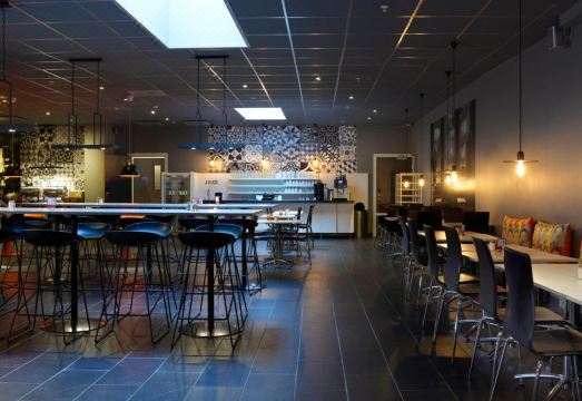 3. 에이든 바이 베..