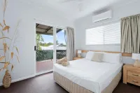 Cable Beachside Villas - balcón