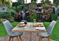 Cresta Oasis Hotel Hotels near Hatfield Logan Park
