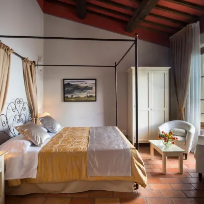 Leon Bianco Hotels near Museo Archeologico Spezieria di Santa Fina