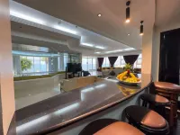 Royal Beach Hotel & Resort - Bar