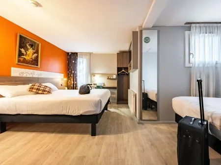 Greet Hotel Massieux Lyon Nord Отели в г. Флёрьё-Сюр-Саон