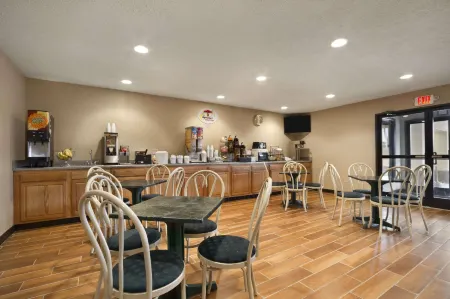 Super 8 by Wyndham Fort Chiswell/Wytheville Area Отели в г. Пуласки