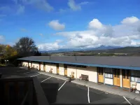 Mountain View Country Inn - Motels