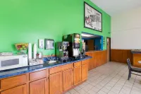 Super 8 by Wyndham Wayne - sarapan