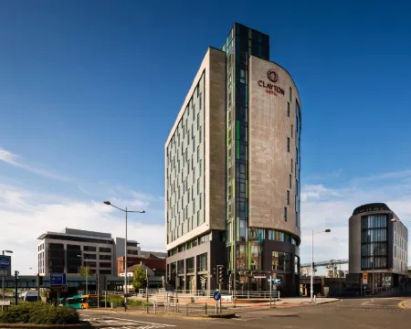 โรงแรมเคลตัน คาร์ดิฟ โรงแรมในคาร์ดิฟฟ์