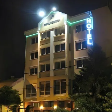 Chesscom Hotel Отели рядом с достопримечательностью «19. Кишпешт»