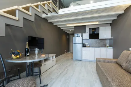 Apart Hotel Center plaza (Центр плаза) Отели рядом с достопримечательностью «Flipper Diving Club»