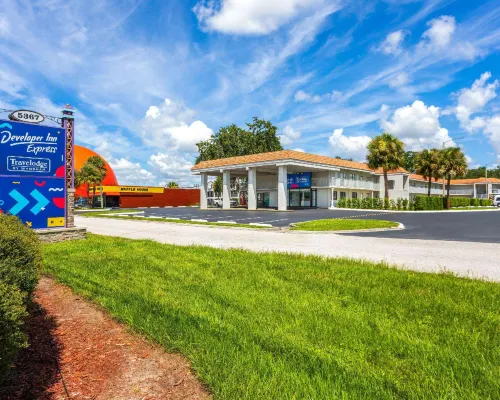 Travelodge by Wyndham Orlando Lake Buena Vista South Hotels in Kissimmee