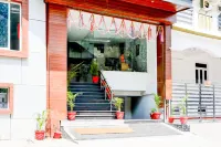Hotel Aastha Shree Dham - Balkoner