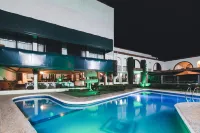Hotel & Suites Villa del Sol - Pools