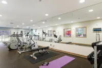 ClubHouse Hotel and Suites - Gym