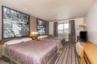 Super 8 by Wyndham Dunbar/Charleston Area - Parkplatz