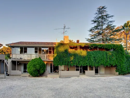 Dutchies Motel Nelson Bay & Dutchmans Beach Apartments