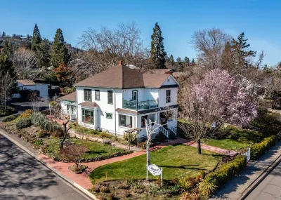 Abigail's Bed and Breakfast Inn Hotels near Music Building