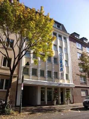 Hotel Cascade Superior Hotels near Robert Schumann Saal
