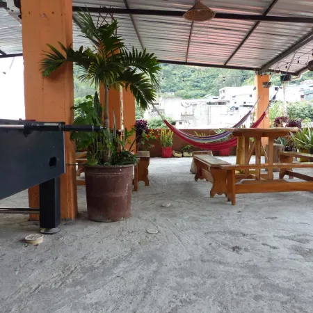 Hostal la Casa Amarilla City