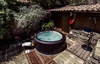 Le Clos des Aramons Hotels in Calvisson