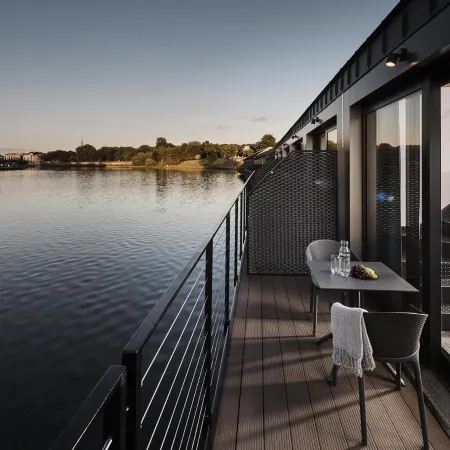 New Port Hotel
