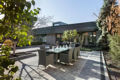 Villa Four Rooms Hotel berhampiran Monument student-programmer