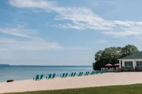 Breakers Resort - Lakeside - Beach