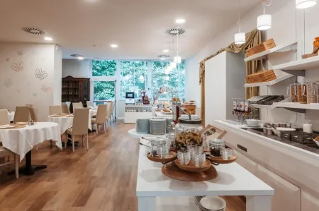 Hotel Cristallo Отели рядом со станцией Riccione