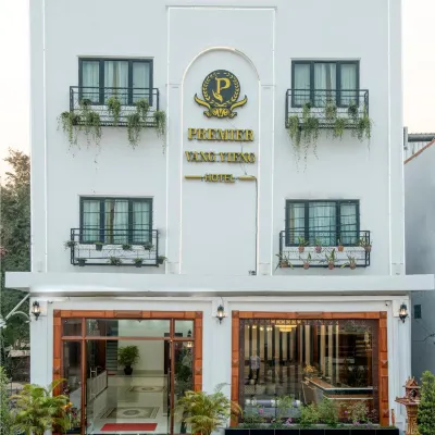 Premier Vang Vieng Hotel Hotels near VLT Tour