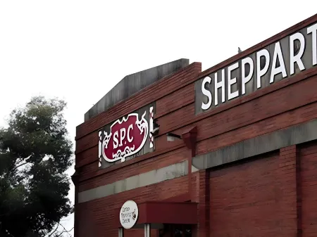 Big Valley Lakeside Paradise Motor Inn