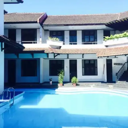 Arumbai Hotel Отели рядом с Международный аэропорт имени Франса Каисиепо