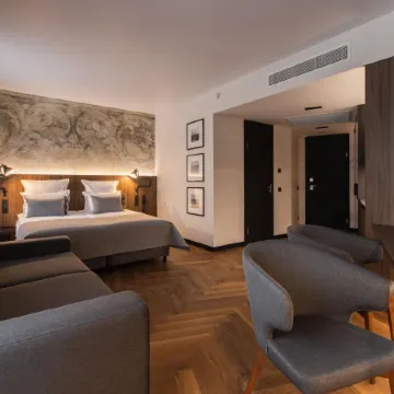 Двор Подзноева (Корпус Студии и апартаменты)